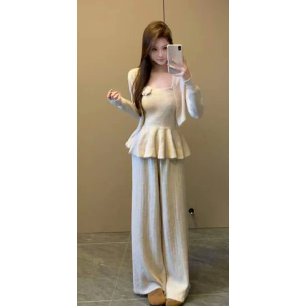 Waist-cinching knitted three-piece set