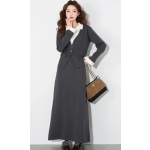 A color-blocking polo collar long Western-style suit