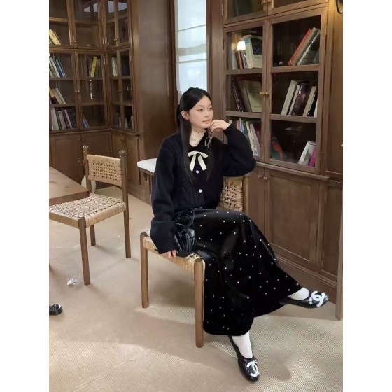 A three-piece set with a laid-back Korean style