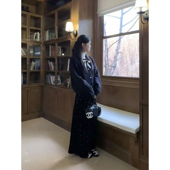 A three-piece set with a laid-back Korean style